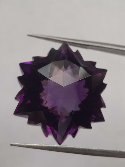 Natural deep purple Amethyst - 33.13 ct - AAA grade - hexagon snowflake - unheated