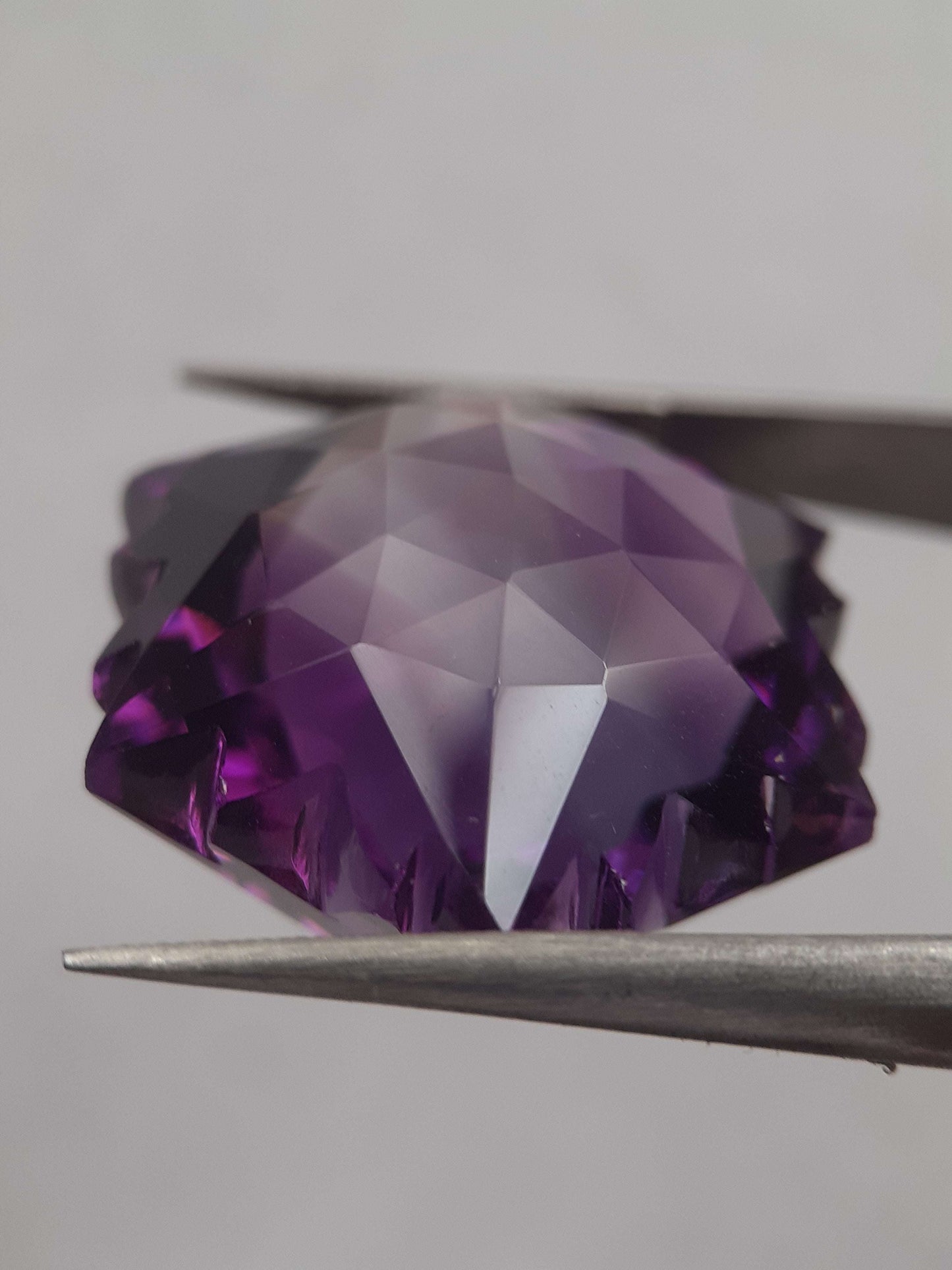 Natural deep purple Amethyst - 33.13 ct - AAA grade - hexagon snowflake - unheated