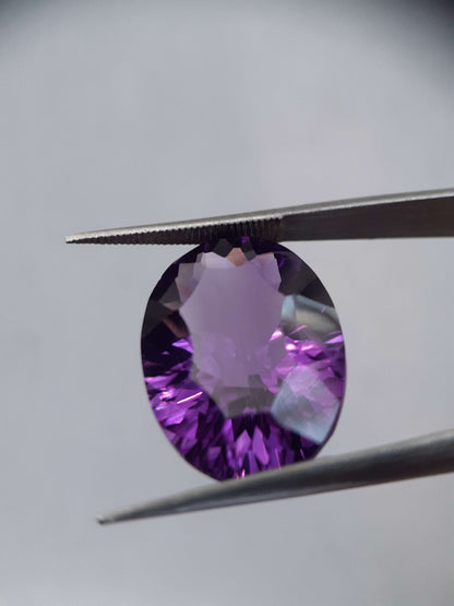 Natural deep purple Amethyst - 9.06 ct - oval - unheated