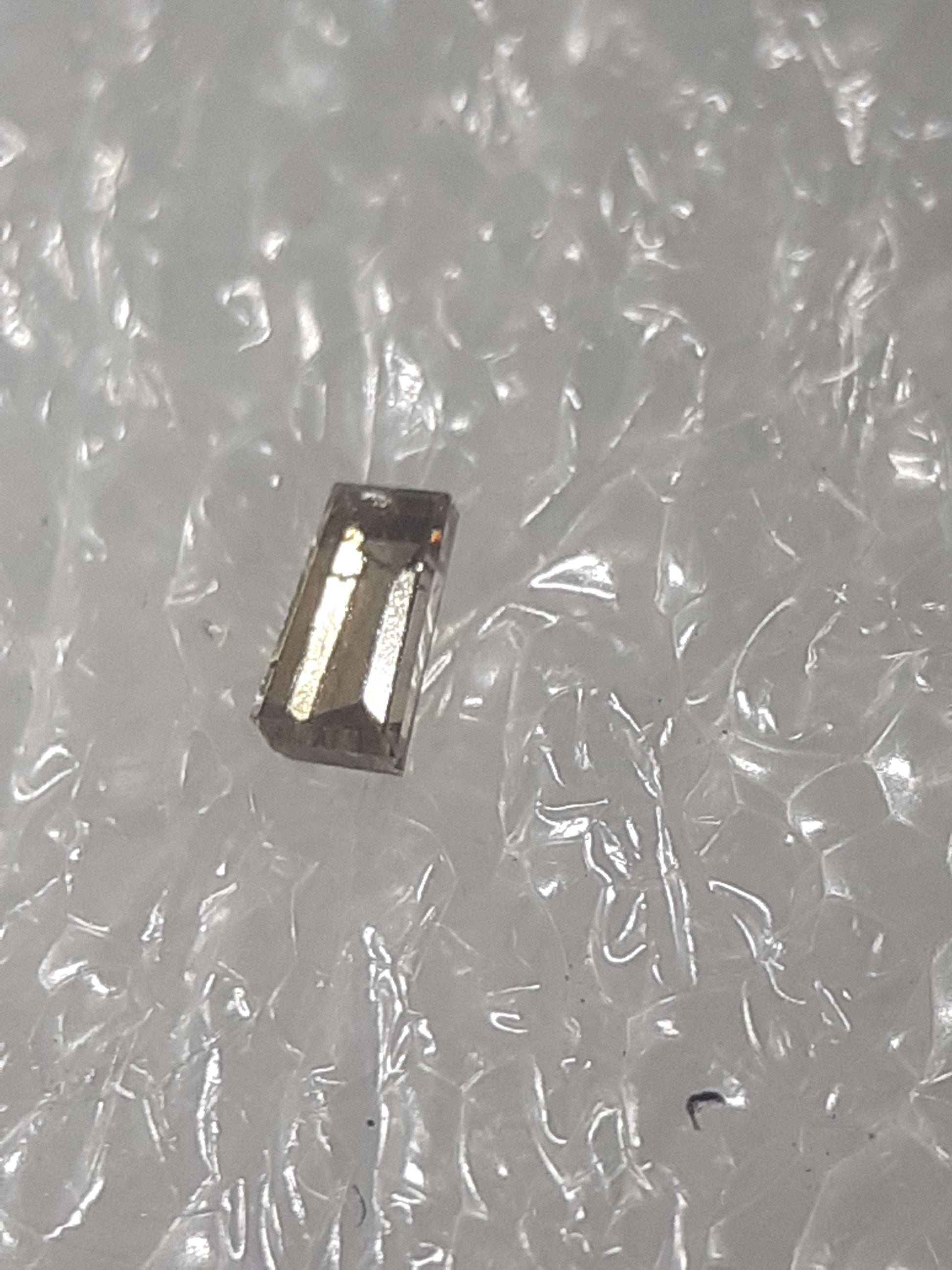 Natural diamond tapered baguette - 0.04ct - I1 - fancy deep yellowish brown - sealed - Natural Gems Belgium