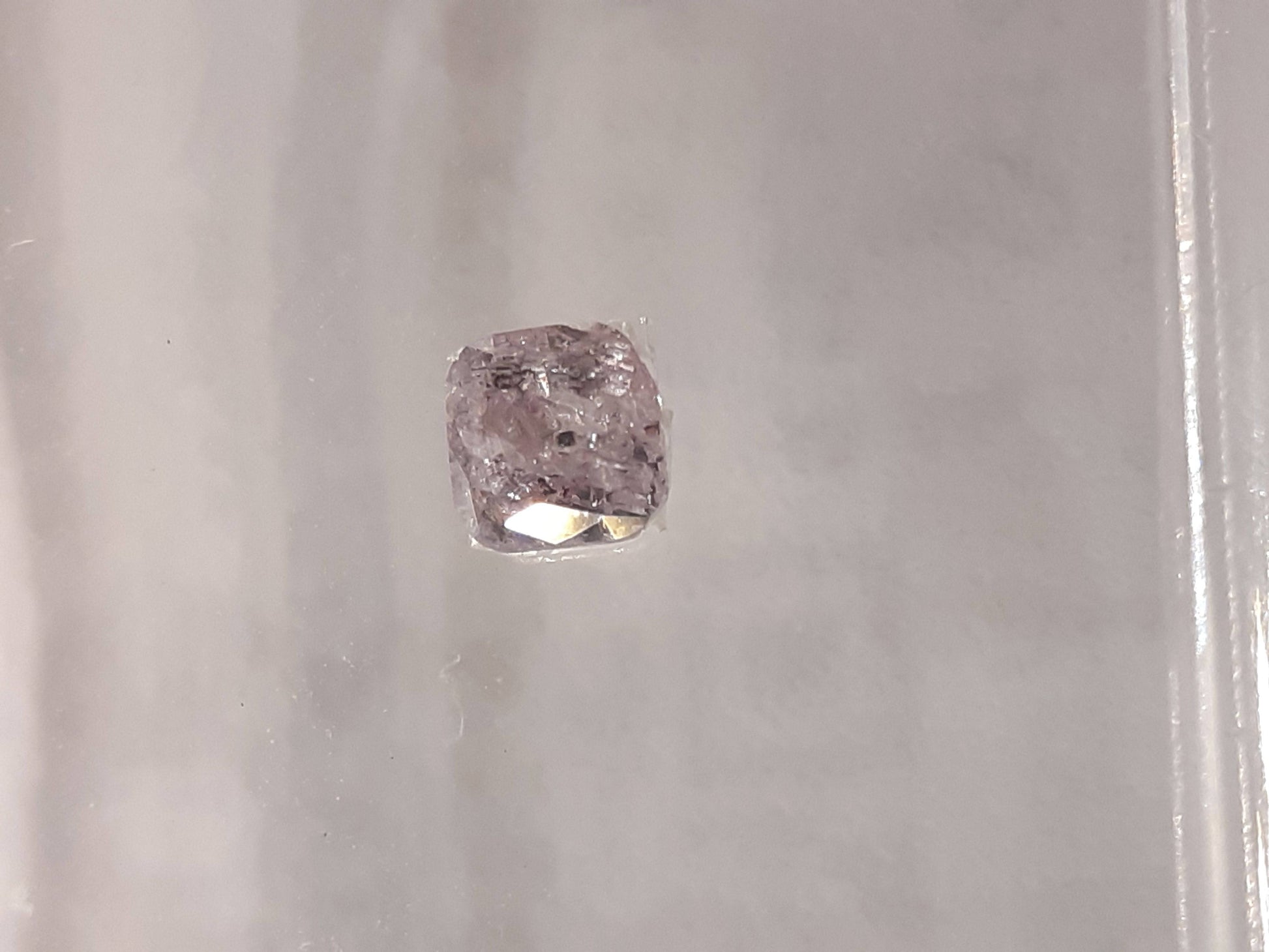 Certified Natural Diamond - Square Cushion Modified Brilliant - 0.13 ct - I3 - Natural Fancy Light Purplish Pink - sealed - Natural Gems Belgium