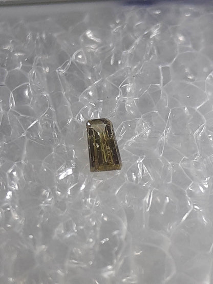 Certified Natural Diamond - Tapered Baguette - 0.02ct - I1 - Natural Fancy Yellow-Brown - sealed - Natural Gems Belgium