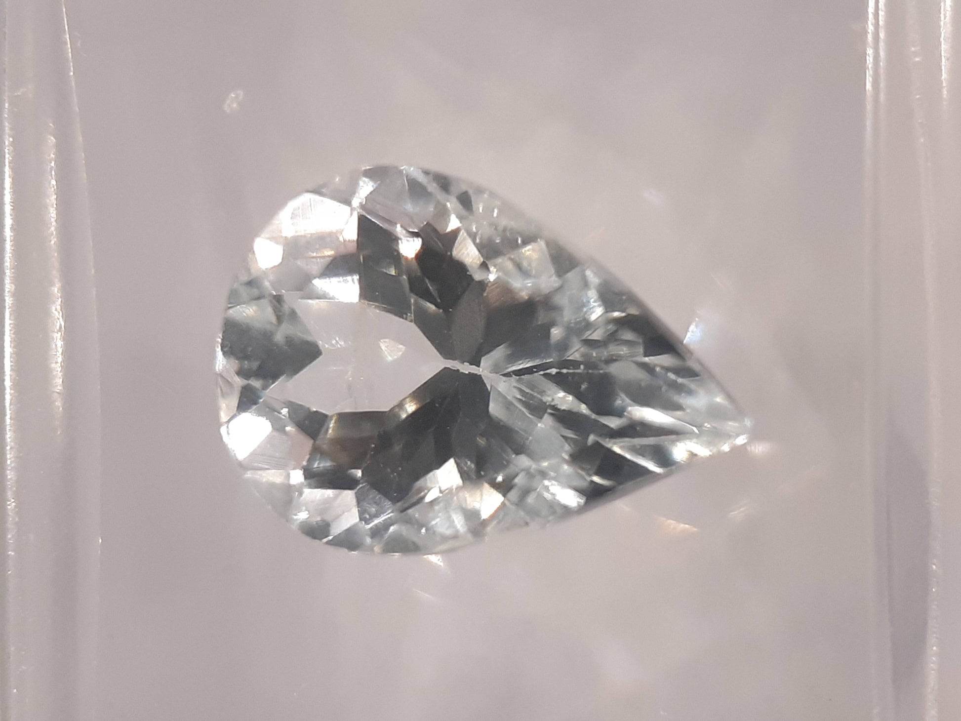 Certified Natural Goshenite (beryl) - 1.53 ct - pear shaped - Brasil - Sealed - Natural Gems Belgium