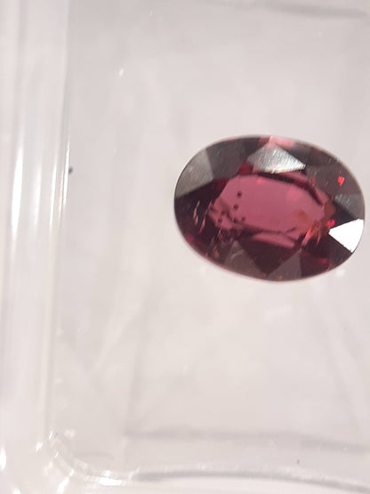 Certified Natural Rhodolite Garnet - 1.58 ct - oval cut - Tanzania - Sealed - Natural Gems Belgium