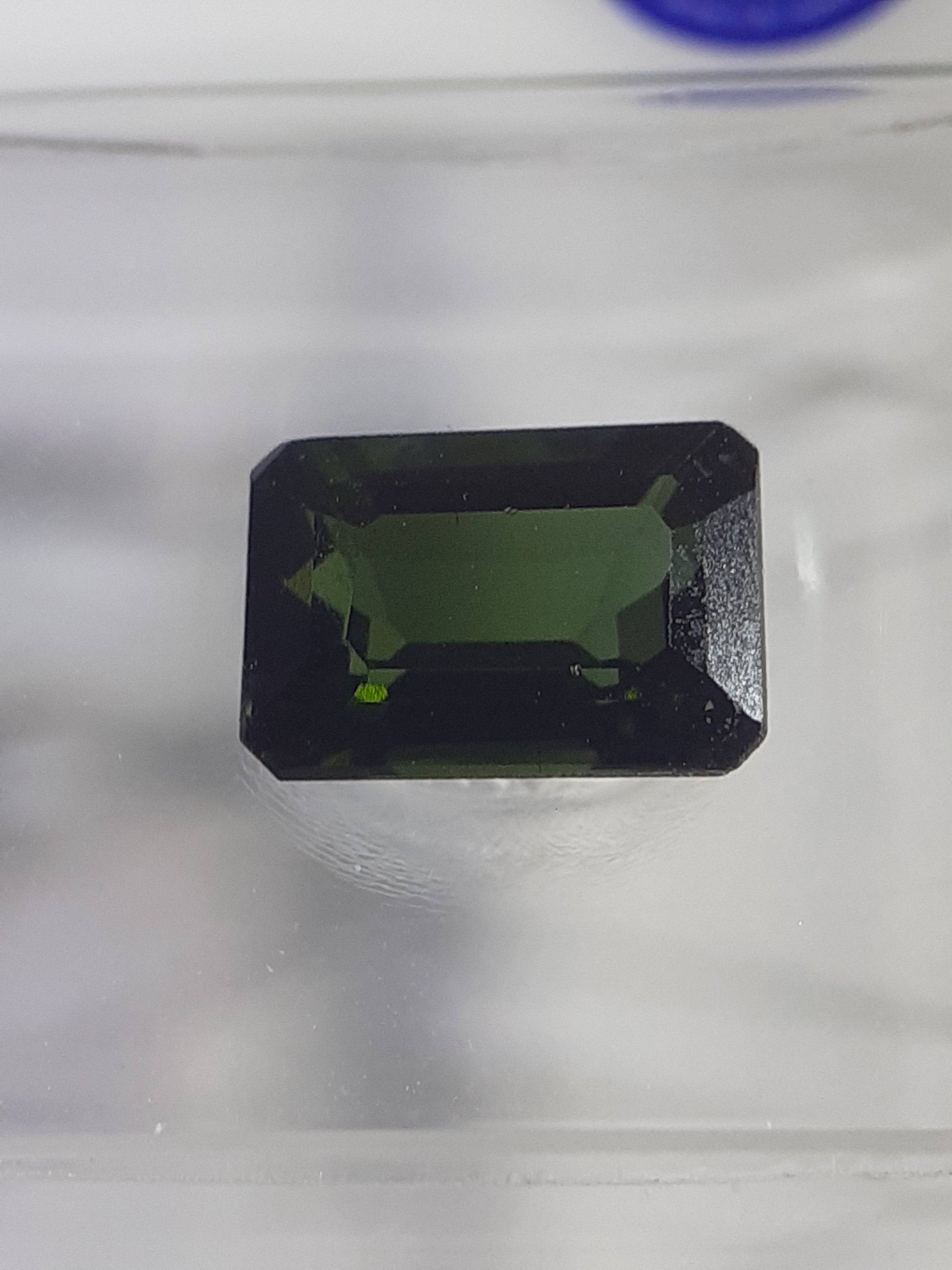 Certified Verdelite (green tourmaline) - 1.37 ct - Nigeria - Sealed - Natural Gems Belgium