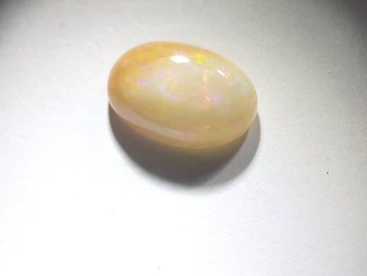 Natural Play-of-Color Crystal Opal - 7.72 ct - Oval Cabochon - unheated untreated - Ethiopia - Certified by seller - Natural Gems Belgium