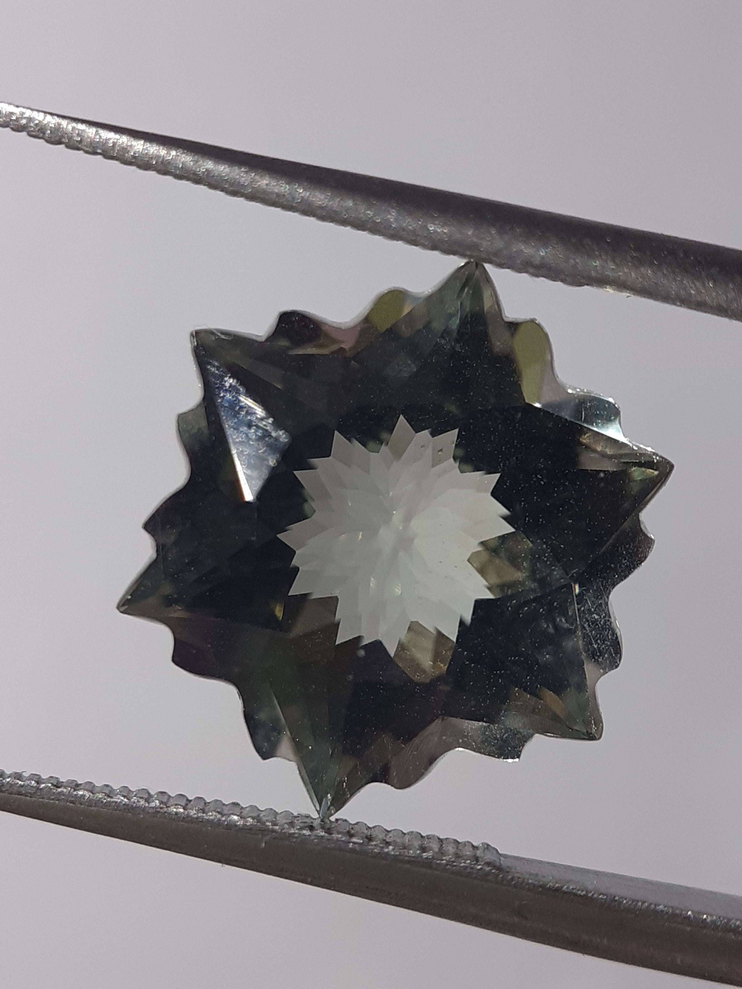 Natural green Amethyst - 4.65 ct - Hexagon - Snowflake - heated - certified by NGB - Natural Gems Belgium