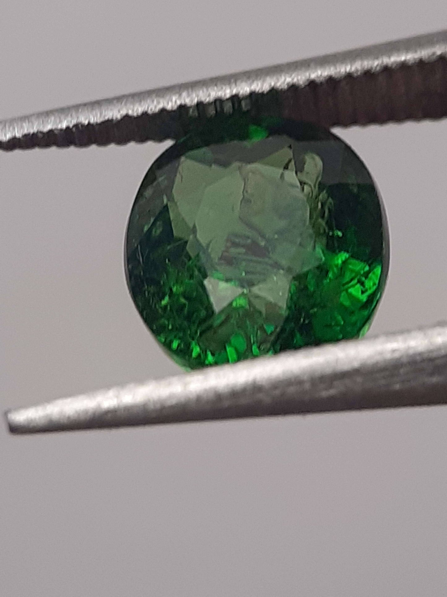 Natural Green Chrome Tourmaline - 0.96 ct - oval - unheated - certified by NGB - Natural Gems Belgium