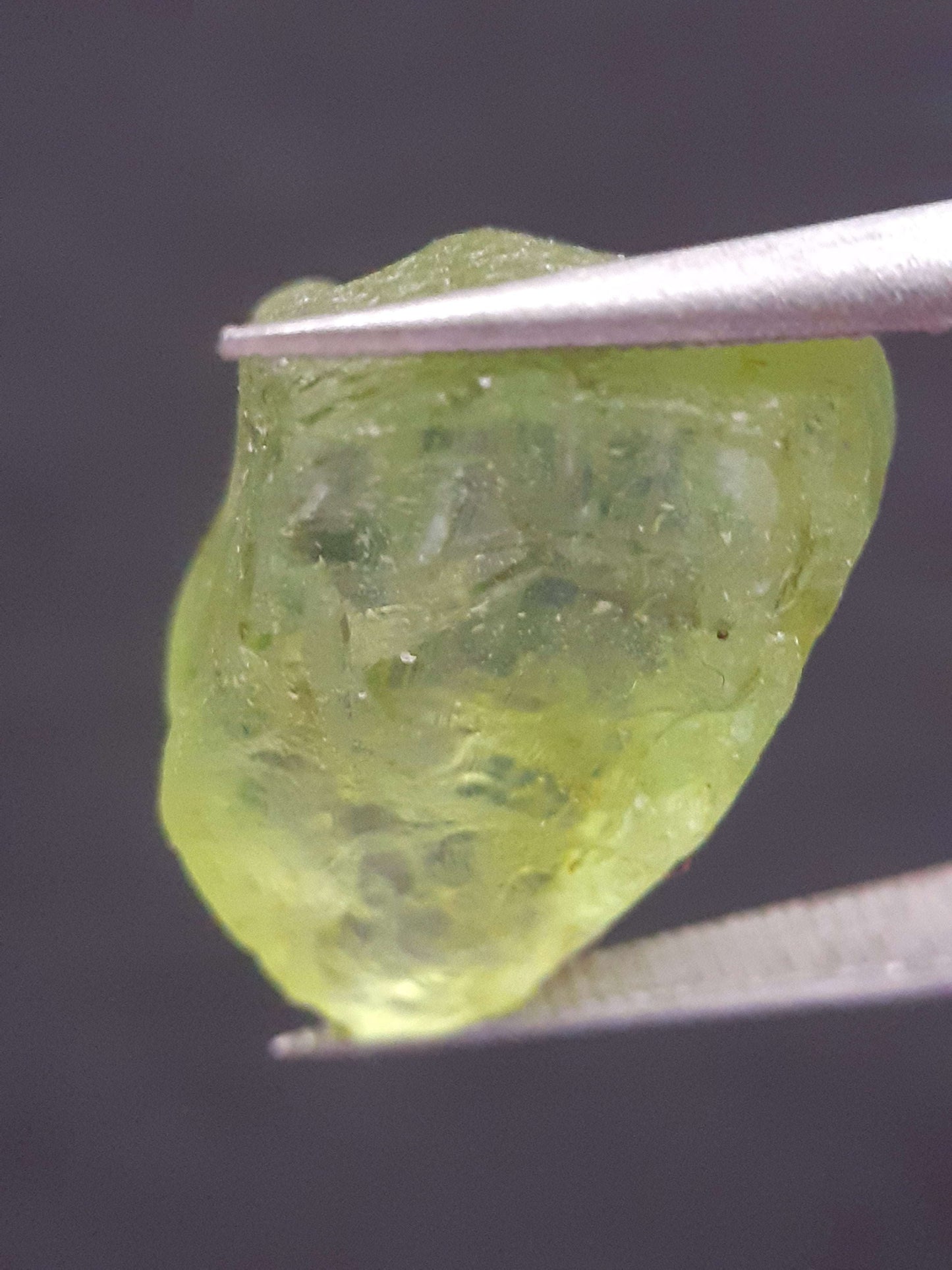 Natural Green Peridot - 10.005 ct - rough gemstone - for faceting - certified natural