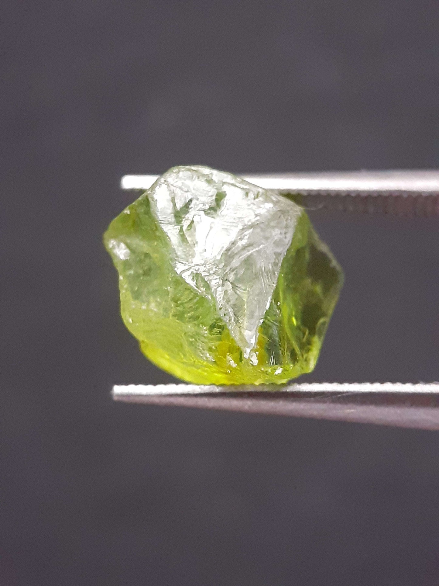 Natural Green Peridot - 3.949 ct - rough gemstone - for faceting - certified natural