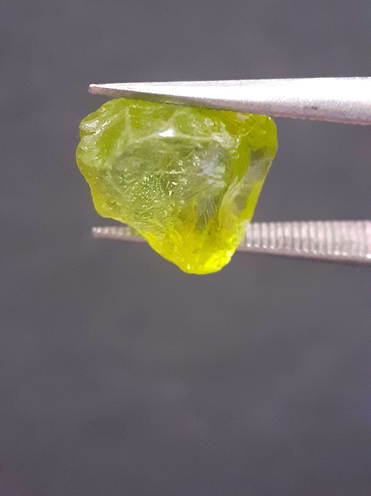 Natural Green Peridot - 3.949 ct - rough gemstone - for faceting - certified natural