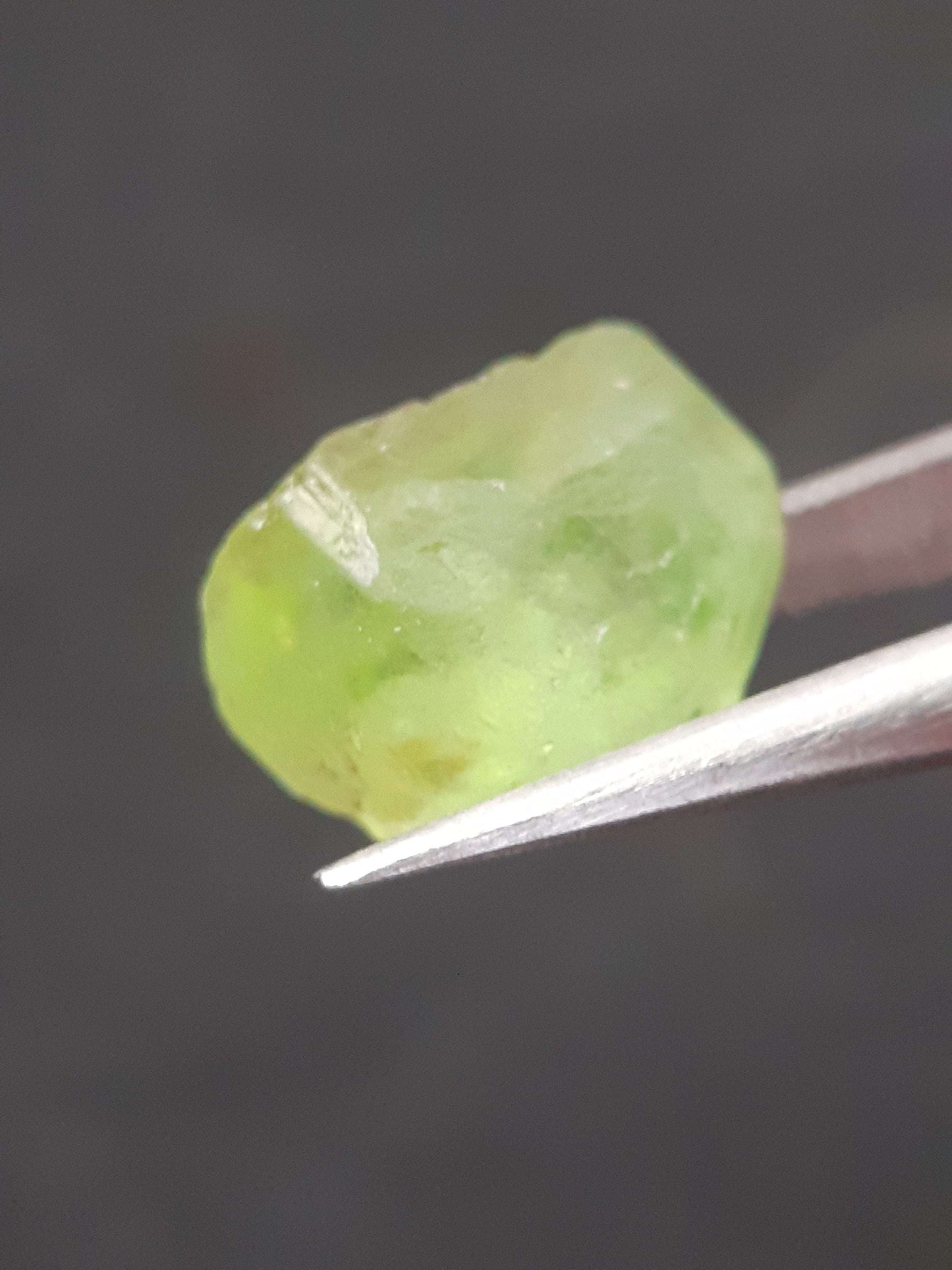 Natural Green Peridot - 4.765 ct - rough gemstone - for faceting - certified natural