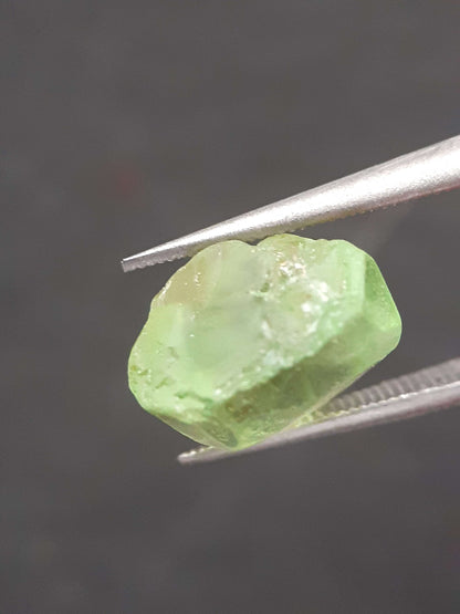 Natural Green Peridot - 4.765 ct - rough gemstone - for faceting - certified natural