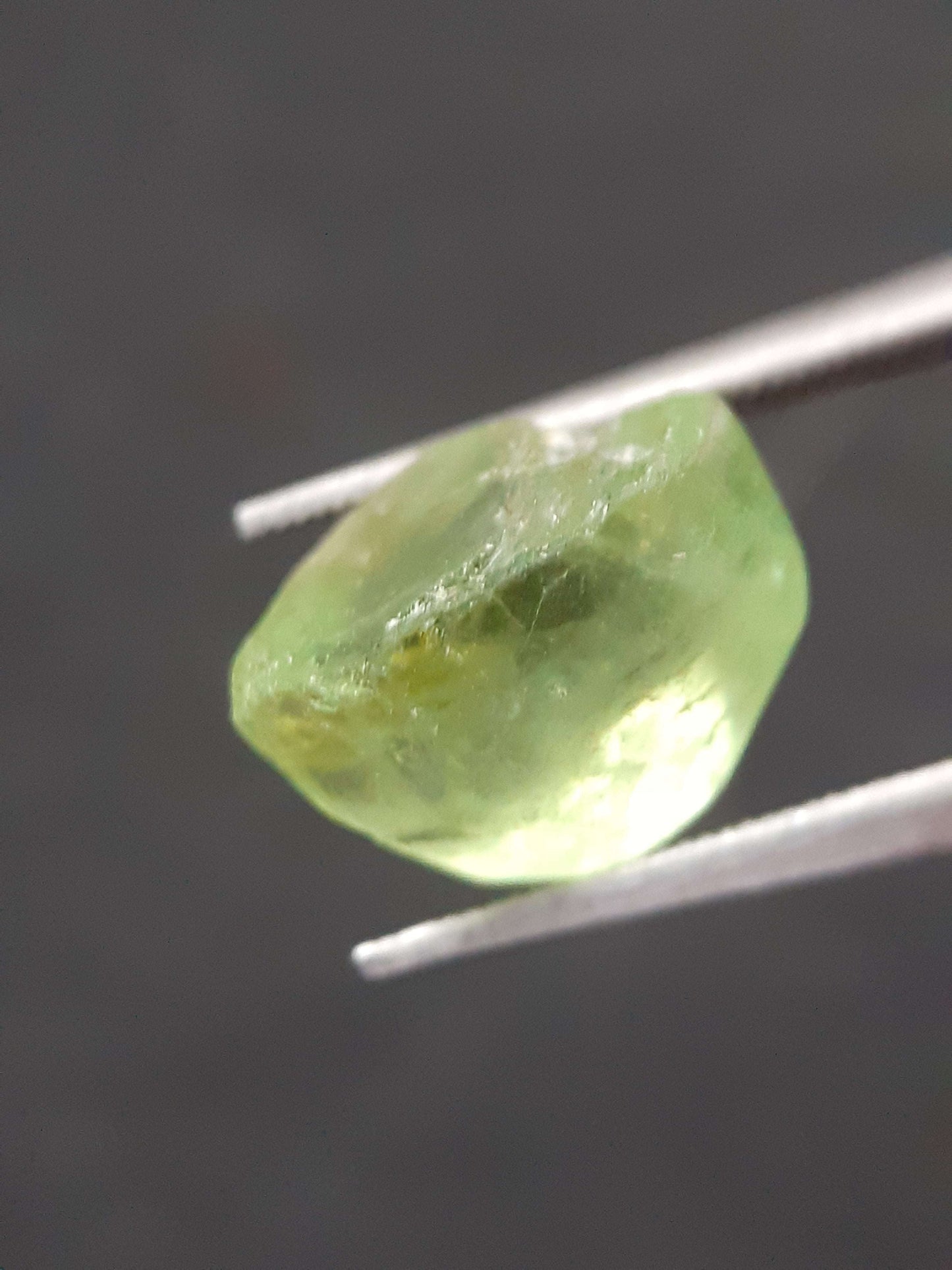 Natural Green Peridot - 4.765 ct - rough gemstone - for faceting - certified natural