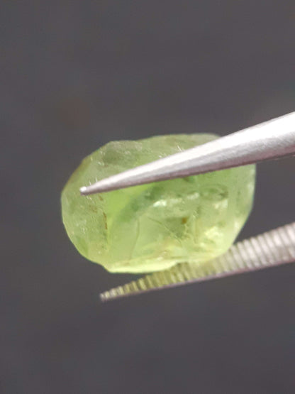 Natural Green Peridot - 4.765 ct - rough gemstone - for faceting - certified natural