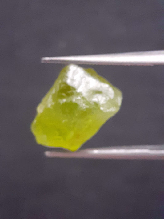 Natural Green Peridot - 5.315 ct - rough gemstone - for faceting - certified natural