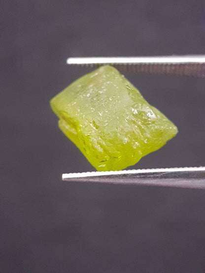 Natural Green Peridot - 5.315 ct - rough gemstone - for faceting - certified natural