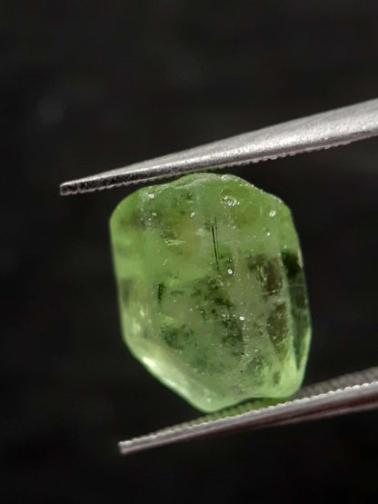 Natural Green Peridot - 5.440 ct - rough gemstone - for faceting - certified natural