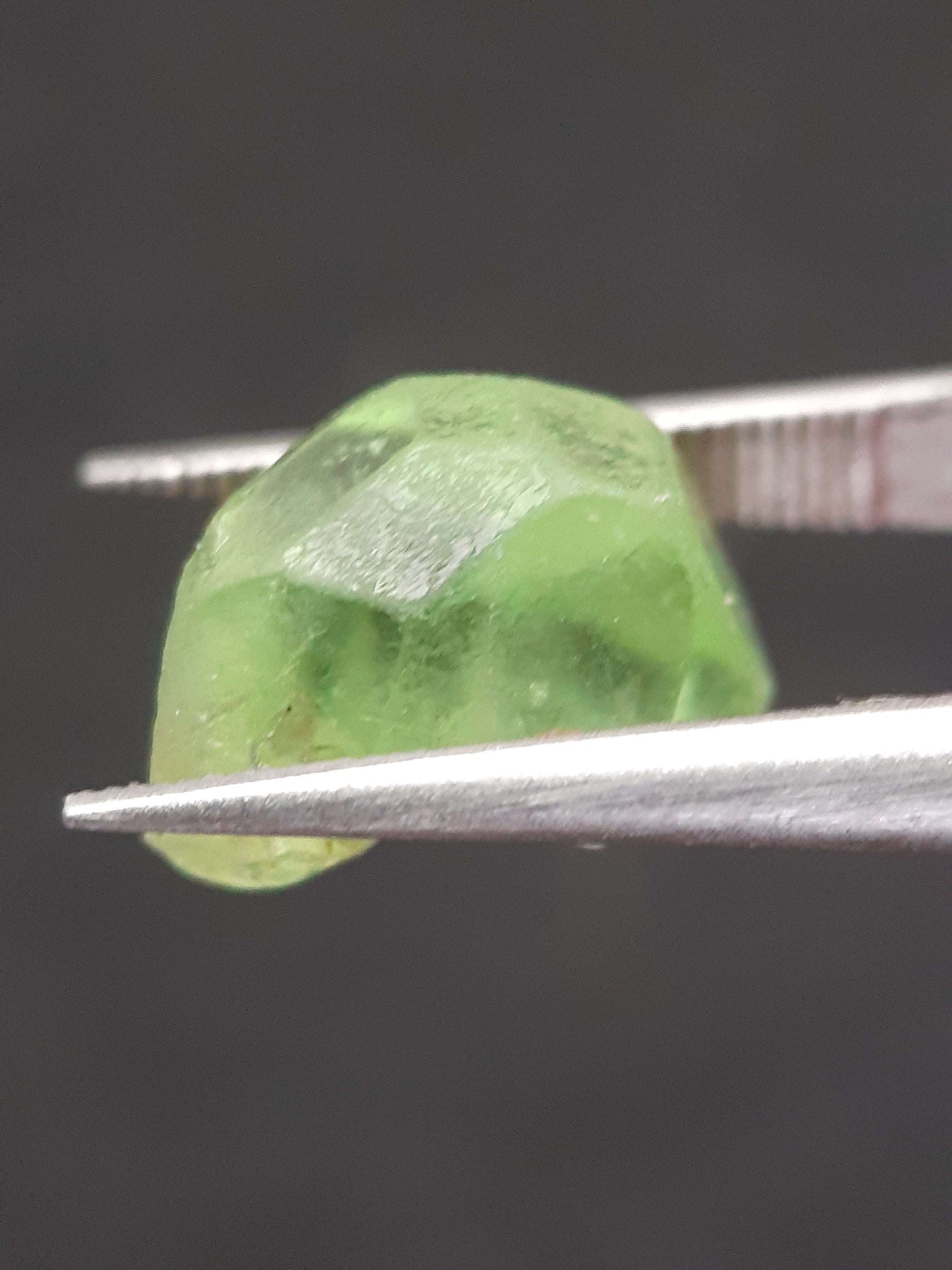 Natural Green Peridot - 5.593 ct - rough gemstone - for faceting - certified natural