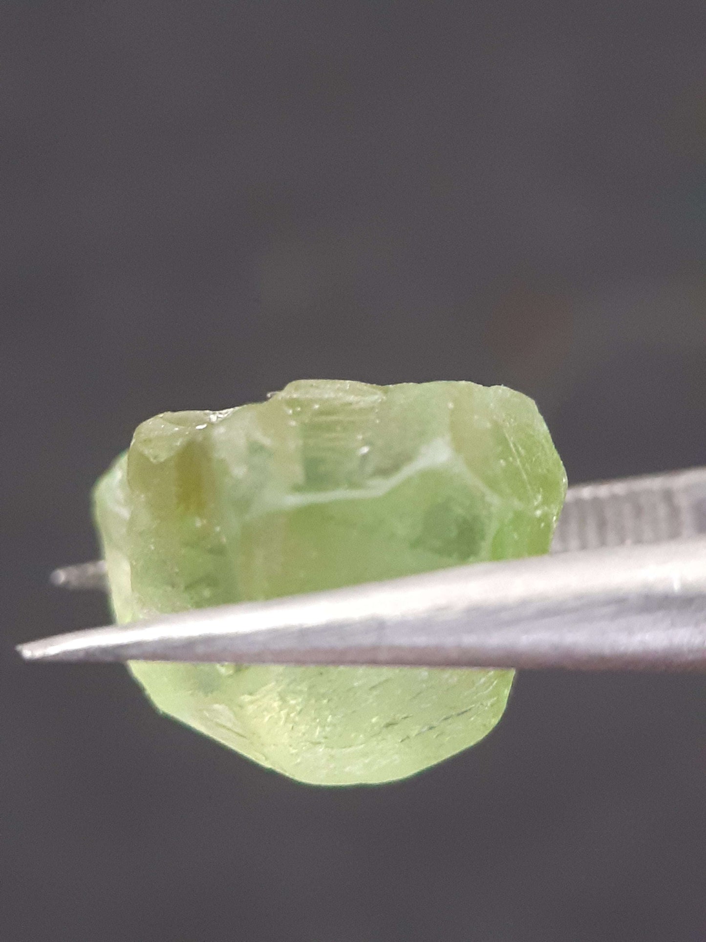 Natural Green Peridot - 5.593 ct - rough gemstone - for faceting - certified natural