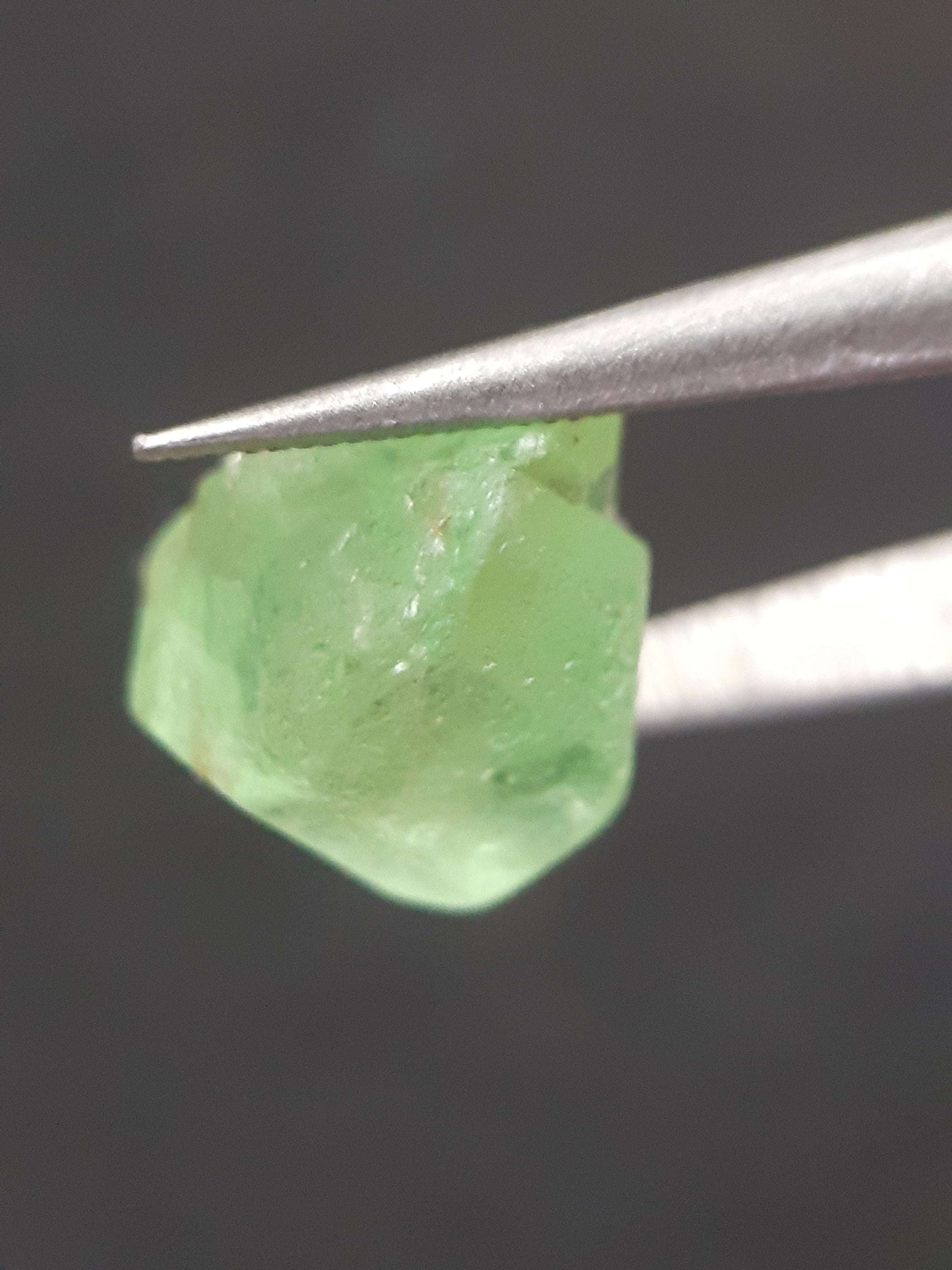 Natural Green Peridot - 5.635 ct - rough gemstone - for faceting - certified natural