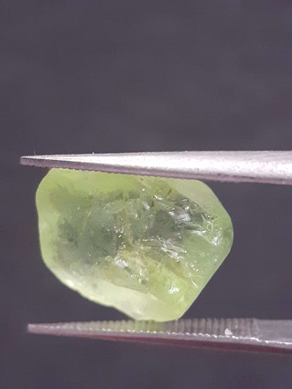 Natural Green Peridot - 5.708 ct - rough gemstone - for faceting - certified natural