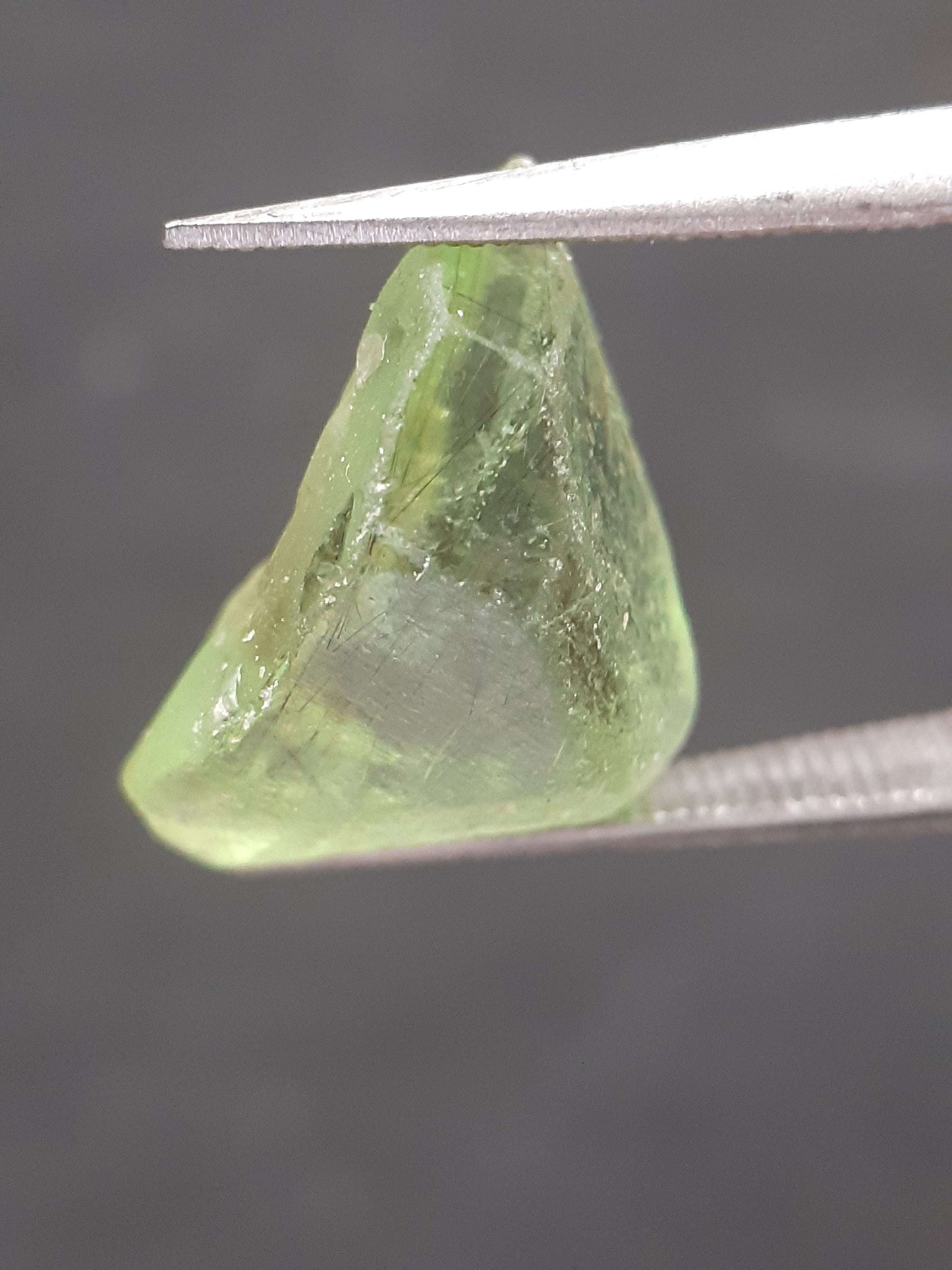 Natural Green Peridot - 5.754 ct - rough gemstone - for faceting - certified natural