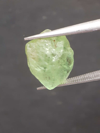 Natural Green Peridot - 6.333 ct - rough gemstone - for faceting - certified natural