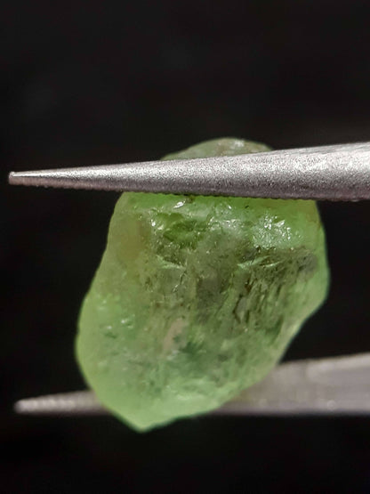 Natural Green Peridot - 7.455 ct - rough gemstone - for faceting - certified natural