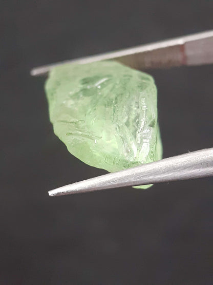 Natural Green Peridot - 9.014 ct - rough gemstone - for faceting - certified natural