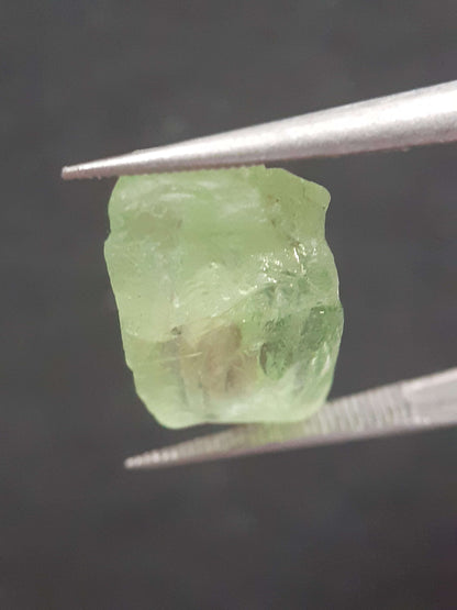 Natural Green Peridot - 9.014 ct - rough gemstone - for faceting - certified natural