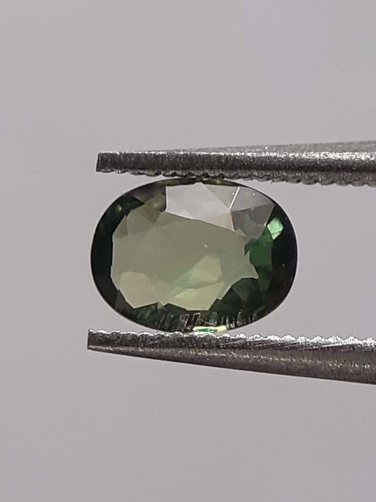 Natural green sapphire - 0.46 ct - Oval - heated - Australia - certified by NGB - Natural Gems Belgium