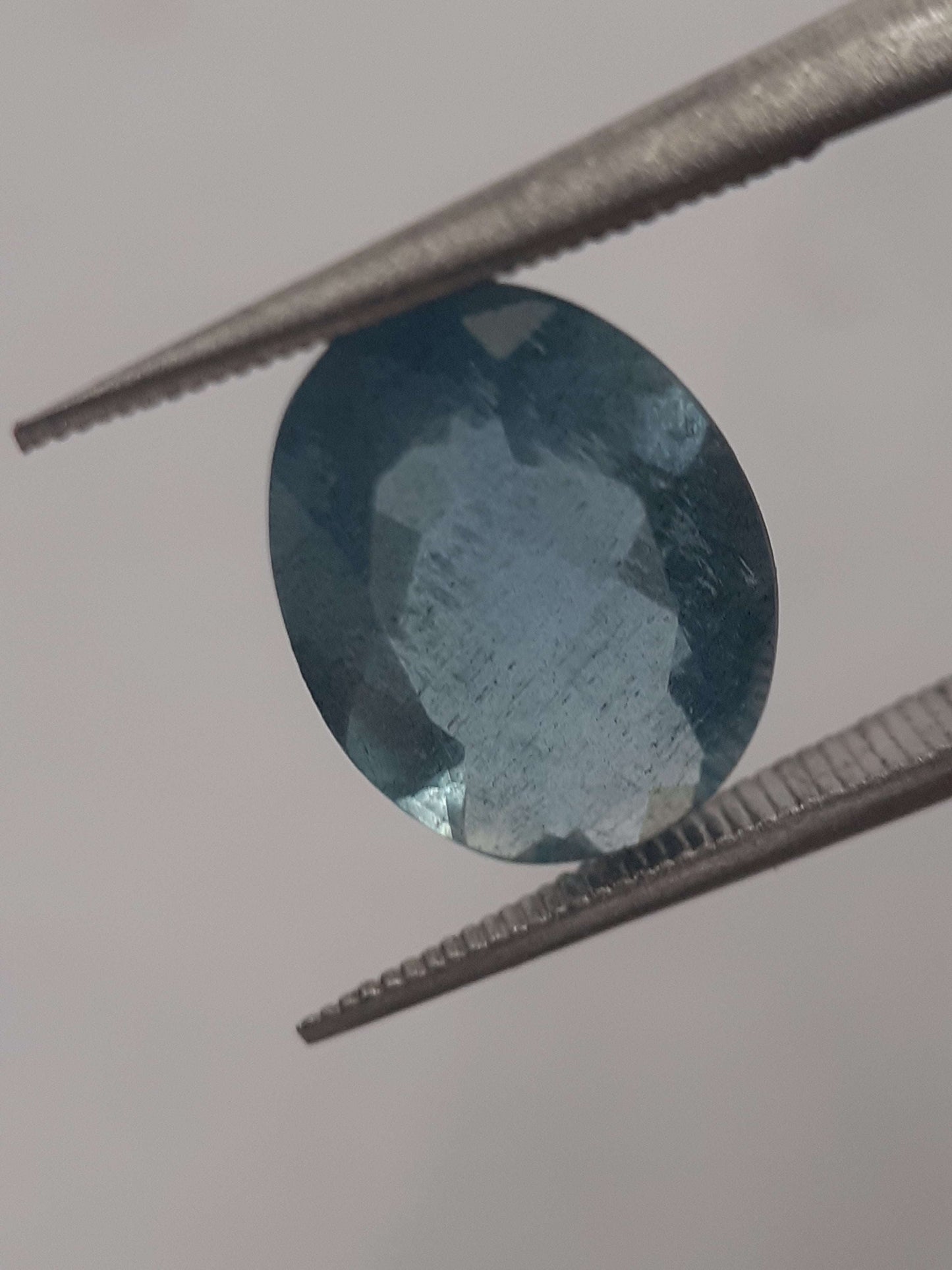 Natural greenish blue aquamarine - 2.46 ct - oval - unheated - certified by NGB