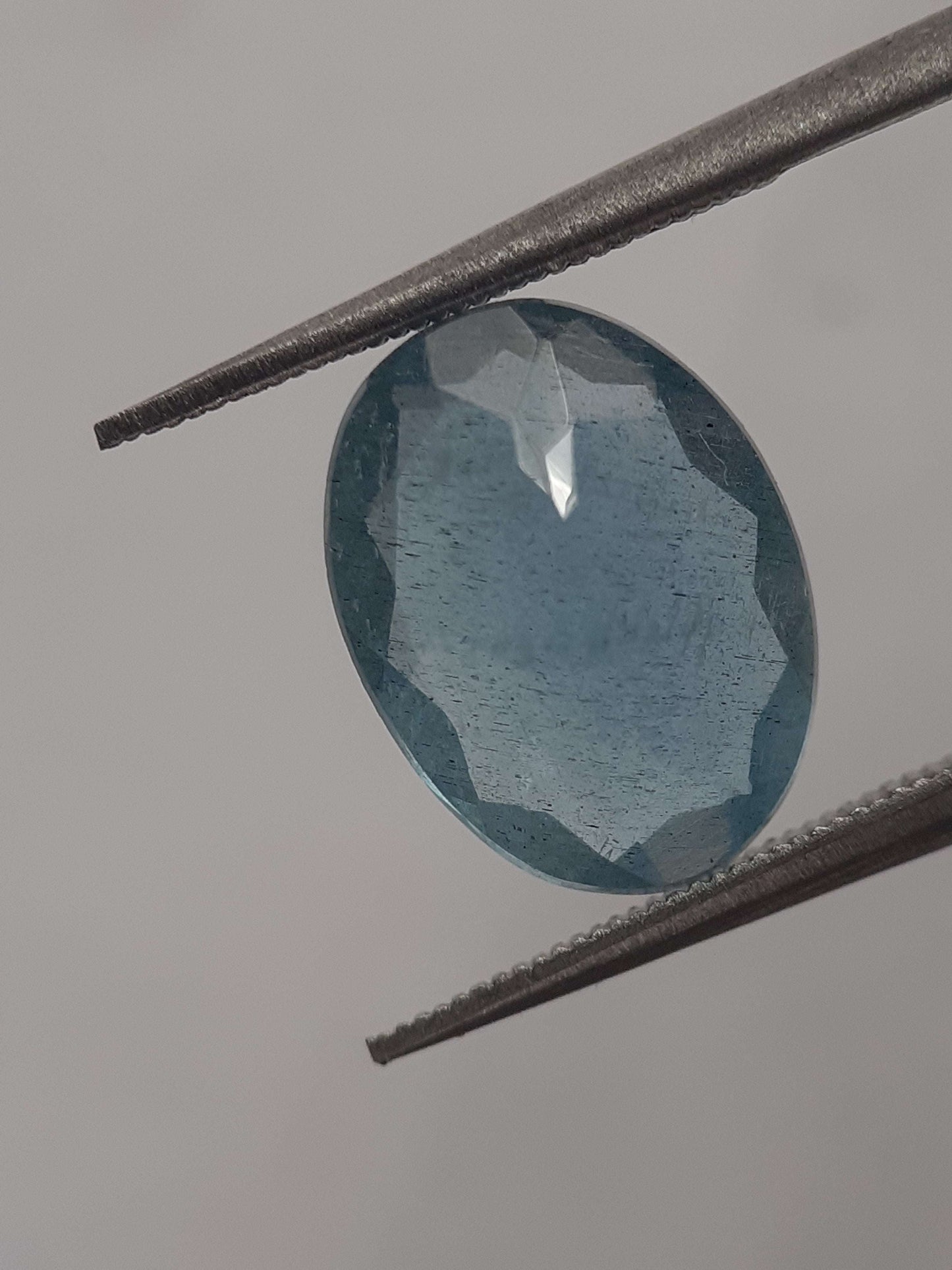 Natural greenish blue aquamarine - 2.46 ct - oval - unheated - certified by NGB