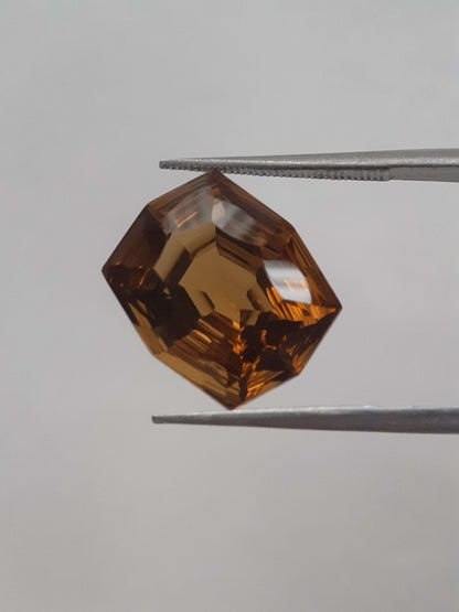 Natural honey color Citrine - 8.339 ct - hexagon - unheated - certified natural