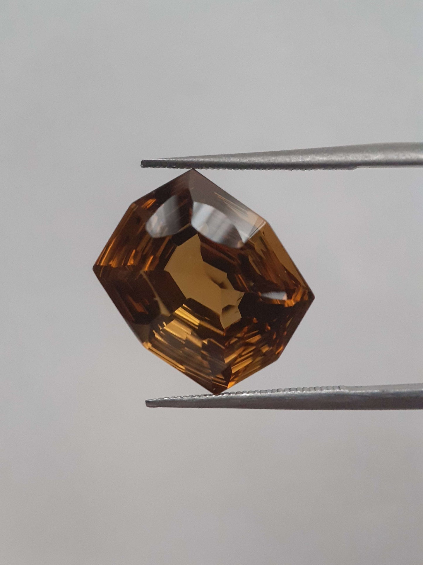 Natural honey color Citrine - 8.339 ct - hexagon - unheated - certified natural