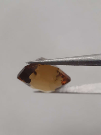 Natural honey color Citrine - 8.339 ct - hexagon - unheated - certified natural