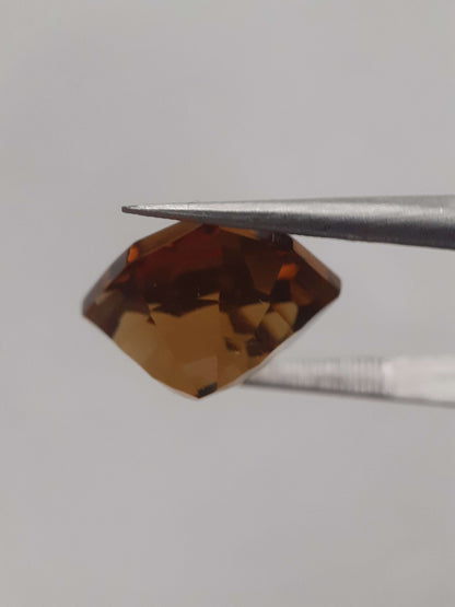 Natural honey color Citrine - 8.339 ct - hexagon - unheated - certified natural