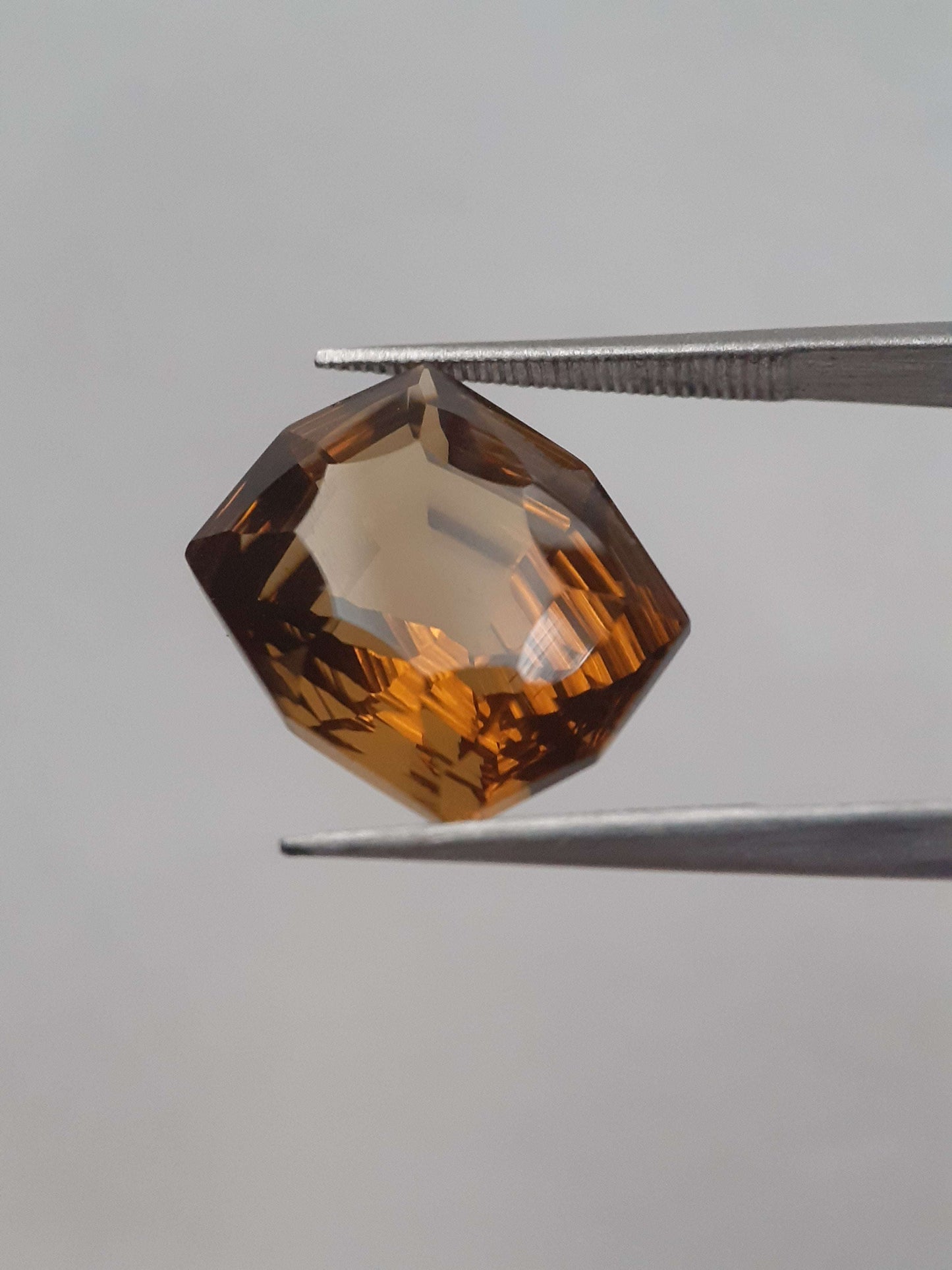 Natural honey color Citrine - 8.339 ct - hexagon - unheated - certified natural