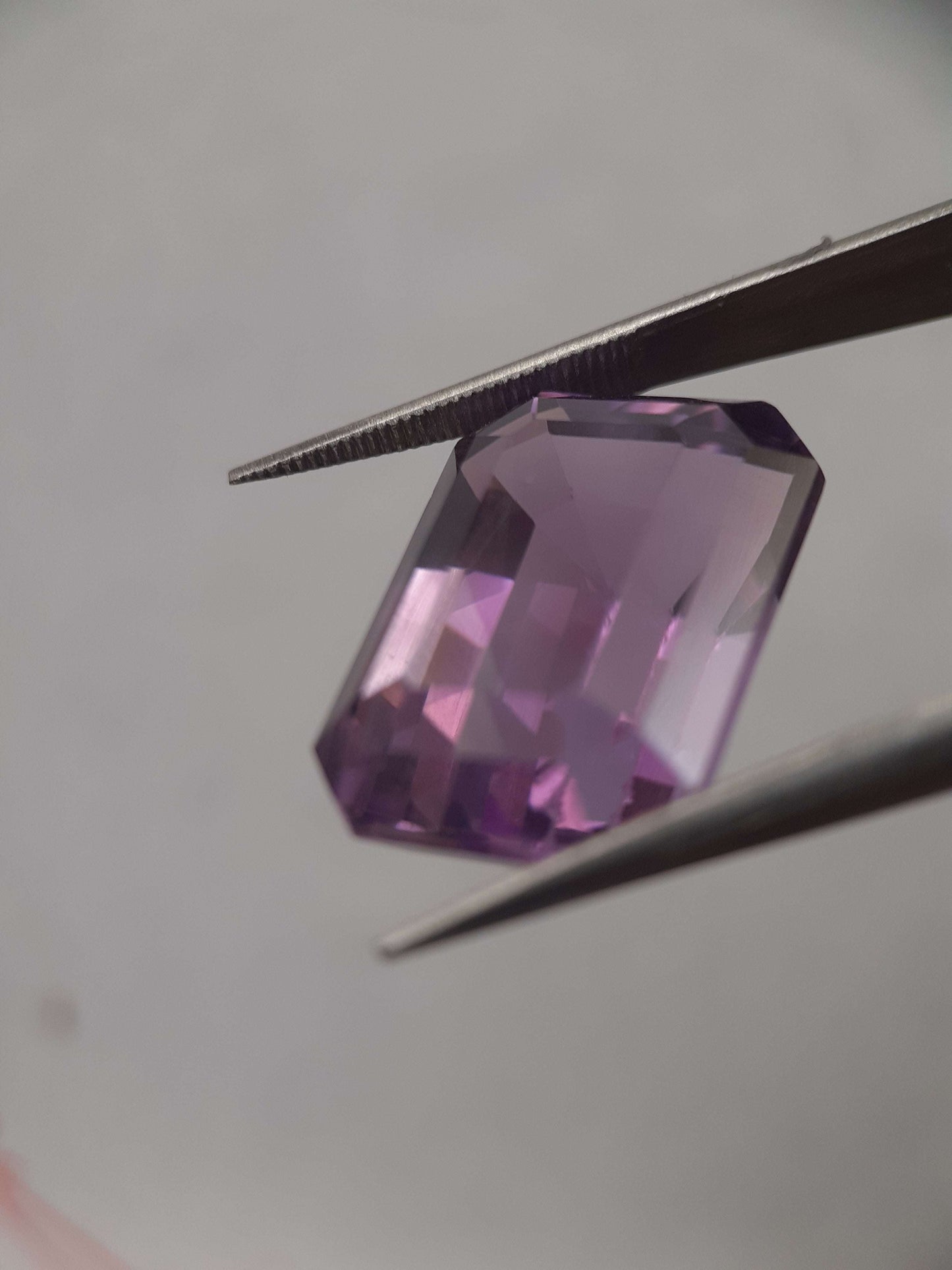 Natural light and medium purple Amethyst - 13.77 ct - octagon - unheated - certified by NGB