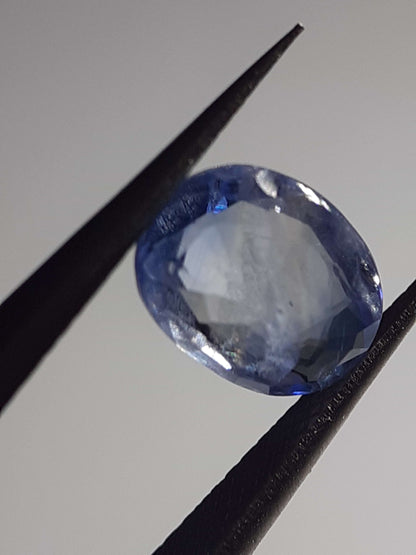 Natural light blue to blue sapphire - 1.54ct - oval - Ceylon - certified by NGB - Natural Gems Belgium