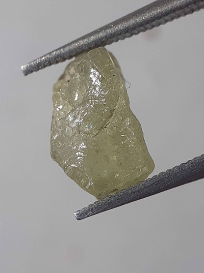 Natural light green Apatite - 1.703 ct - Rough Gemstone - unheated