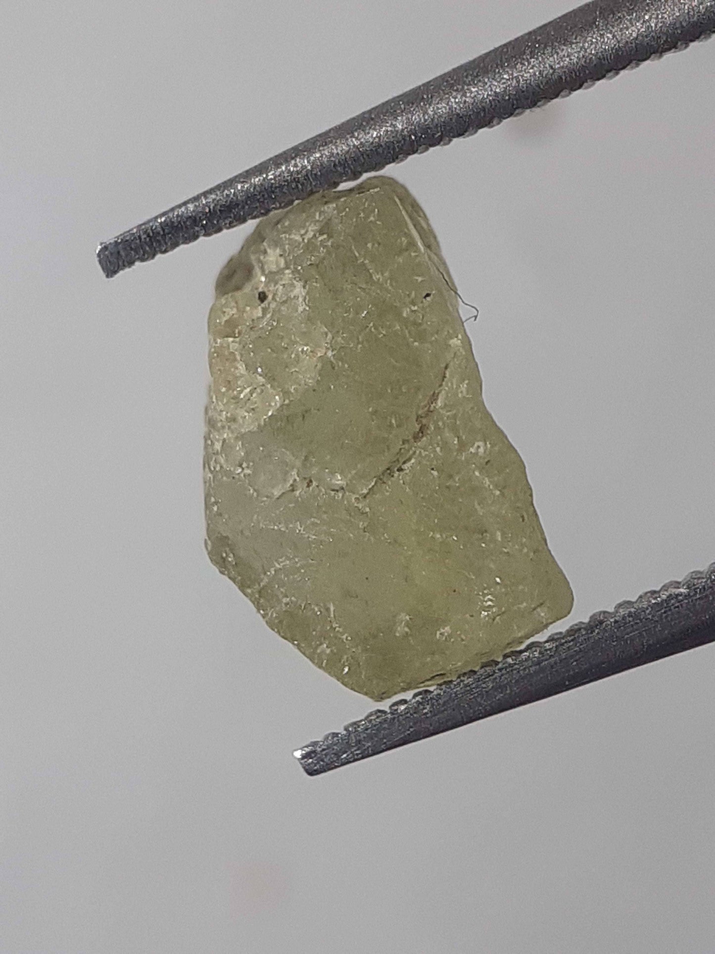 Natural light green Apatite - 1.703 ct - Rough Gemstone - unheated