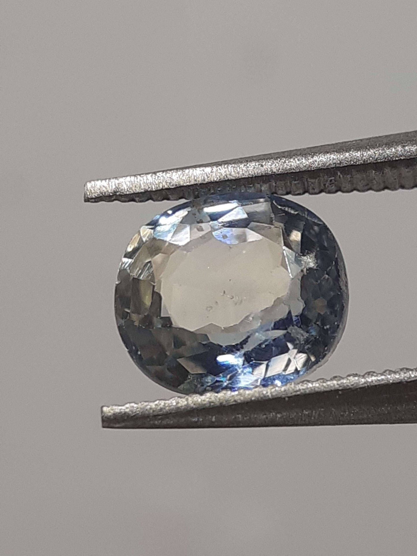 Natural light greenish blue sapphire - 1.00 ct - Oval - heated - certified by NGB - Natural Gems Belgium