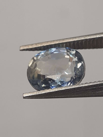 Natural light greenish blue sapphire - 1.00 ct - Oval - heated - certified by NGB - Natural Gems Belgium