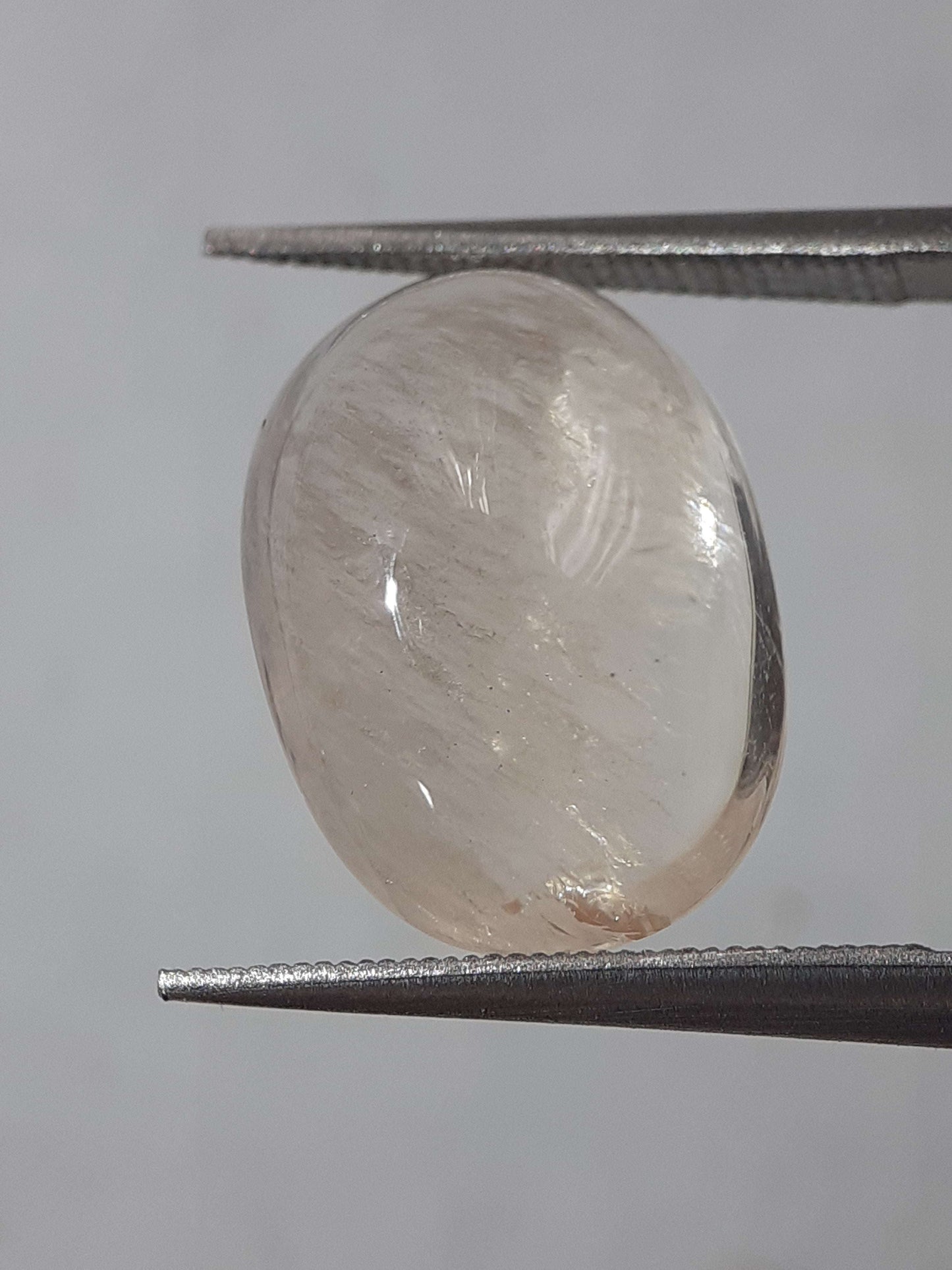 Natural light peach pink Morganite - 5.25 ct - oval - unheated - cabochon