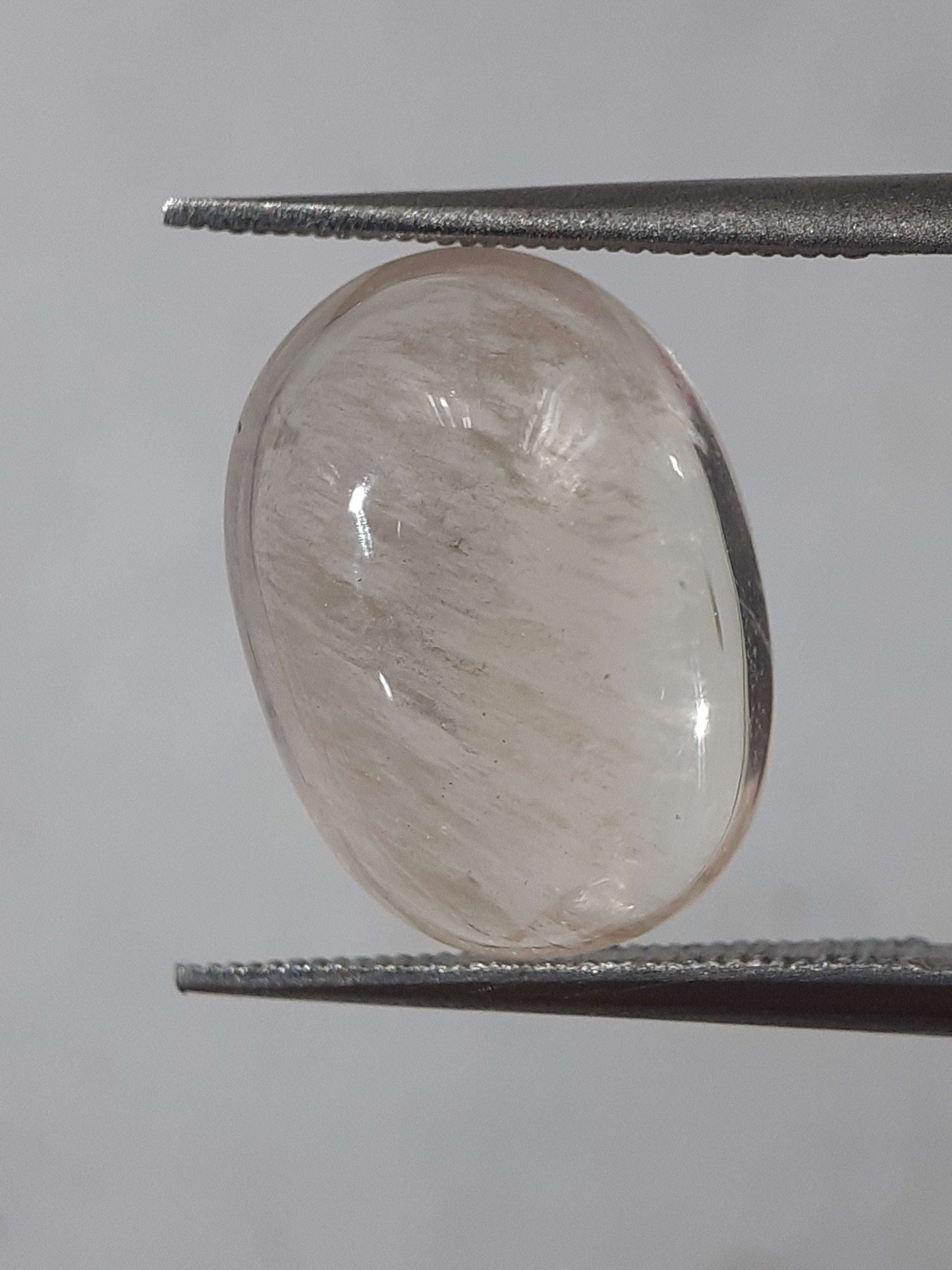 Natural light peach pink Morganite - 5.25 ct - oval - unheated - cabochon