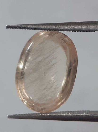 Natural light peach pink Morganite - 5.25 ct - oval - unheated - cabochon