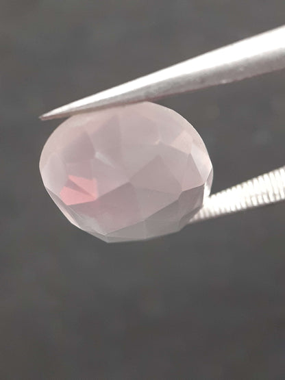 Natural light pink rose quartz - 5.610 ct - oval - rose cut - certified natural