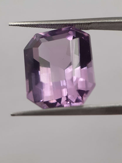 Natural light purple Amethyst - 11.984 ct - octagon - certified natural